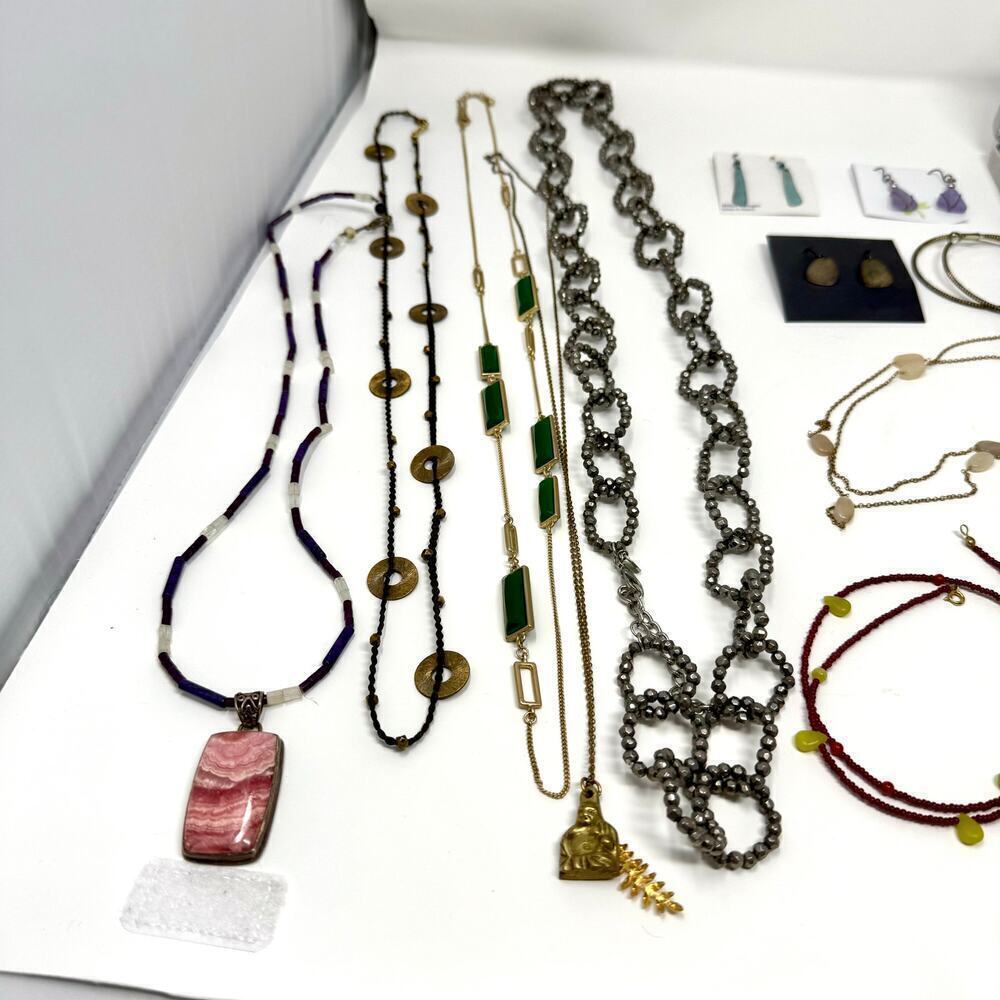 Mixed Jewelry Bundle 25+ Pieces – Necklaces, Bracelets, Earrings Boho, Eclectic - Picture 2 of 6